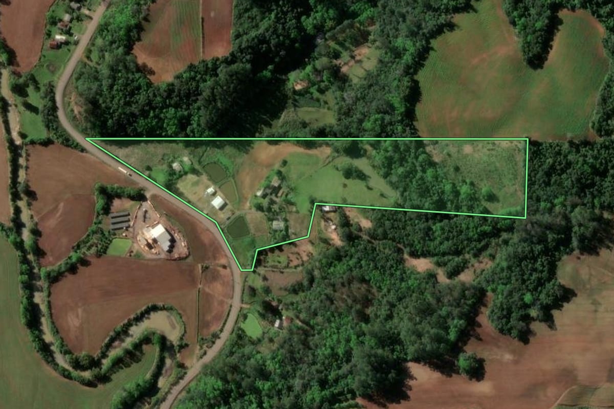 Imagem de satélite do imóvel rural em Venâncio Aires (RS), com o contorno declarado no CAR desenhado por cima.