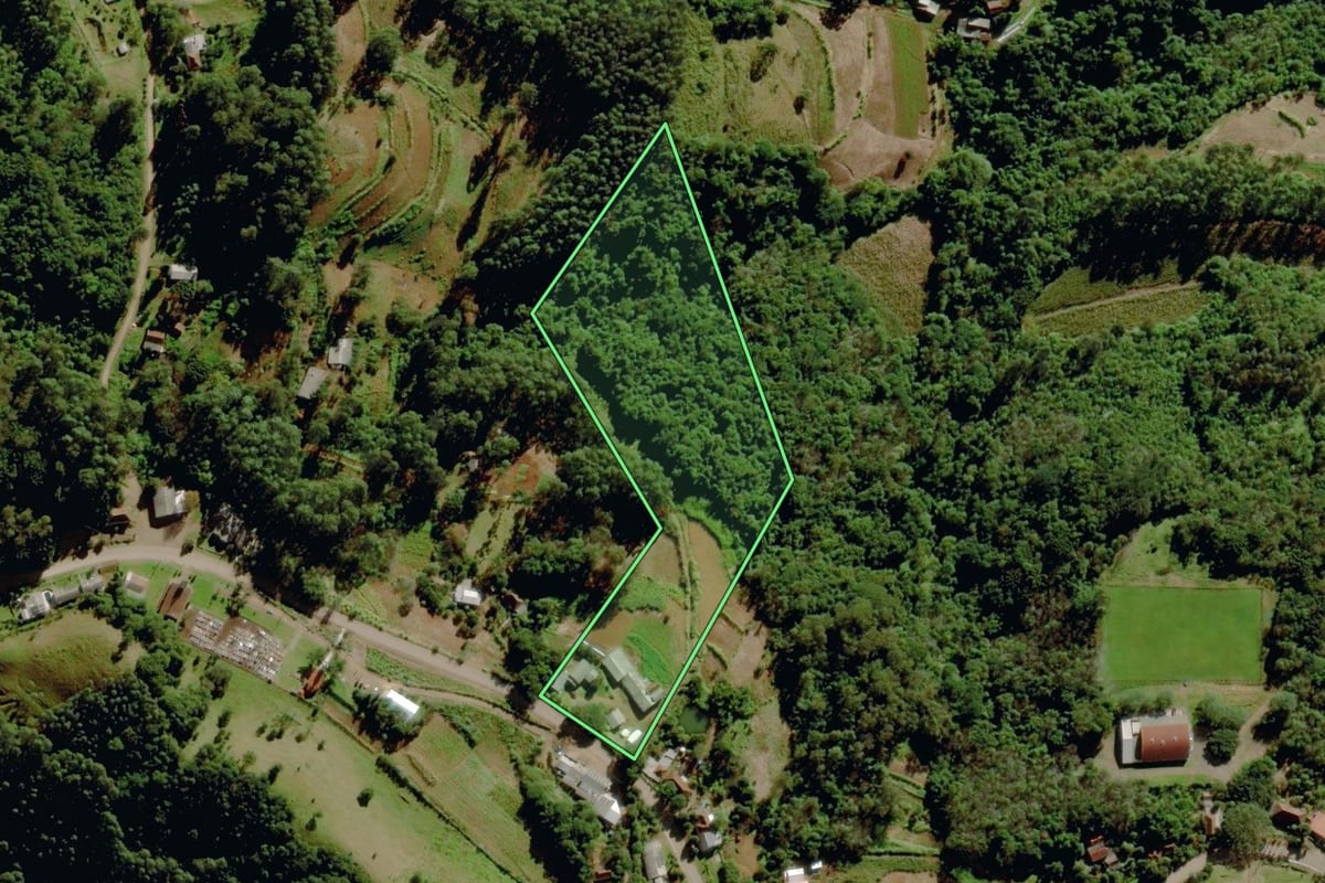 Imagem de satélite do imóvel rural em Venâncio Aires (RS), com o contorno declarado no CAR desenhado por cima.