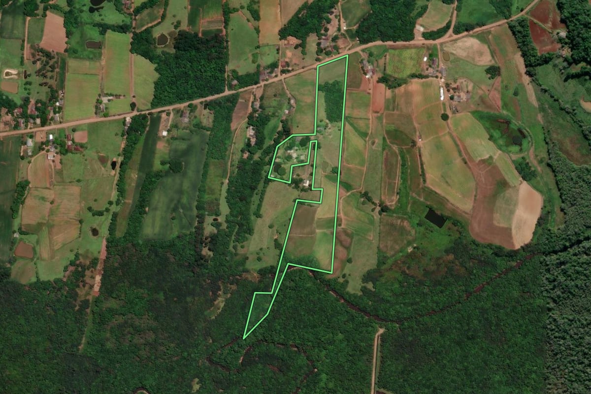 Imagem de satélite do imóvel rural em Venâncio Aires (RS), com o contorno declarado no CAR desenhado por cima.