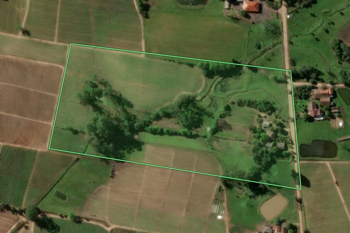 Imagem de satélite do imóvel rural em Venâncio Aires (RS), com o contorno declarado no CAR desenhado por cima.