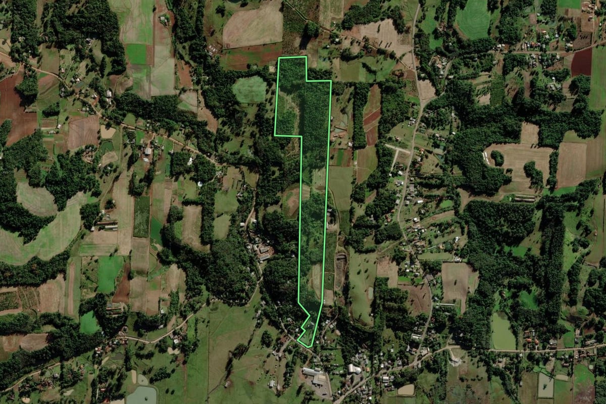 Imagem de satélite do imóvel rural em Venâncio Aires (RS), com o contorno declarado no CAR desenhado por cima.