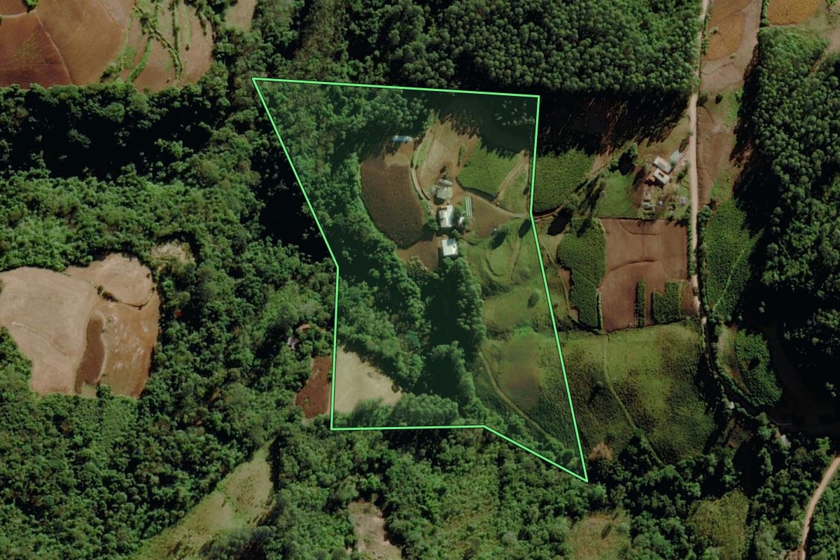 Imagem de satélite do imóvel rural em Venâncio Aires (RS), com o contorno declarado no CAR desenhado por cima.