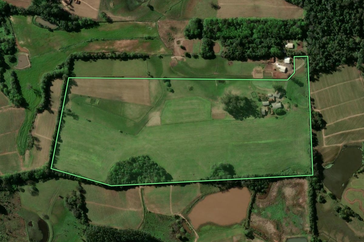 Imagem de satélite do imóvel rural em Venâncio Aires (RS), com o contorno declarado no CAR desenhado por cima.