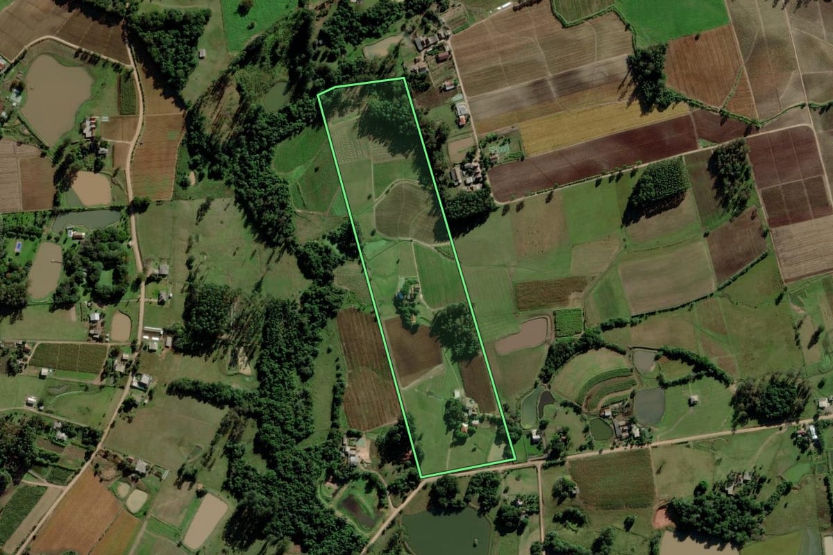 Imagem de satélite do imóvel rural em Venâncio Aires (RS), com o contorno declarado no CAR desenhado por cima.