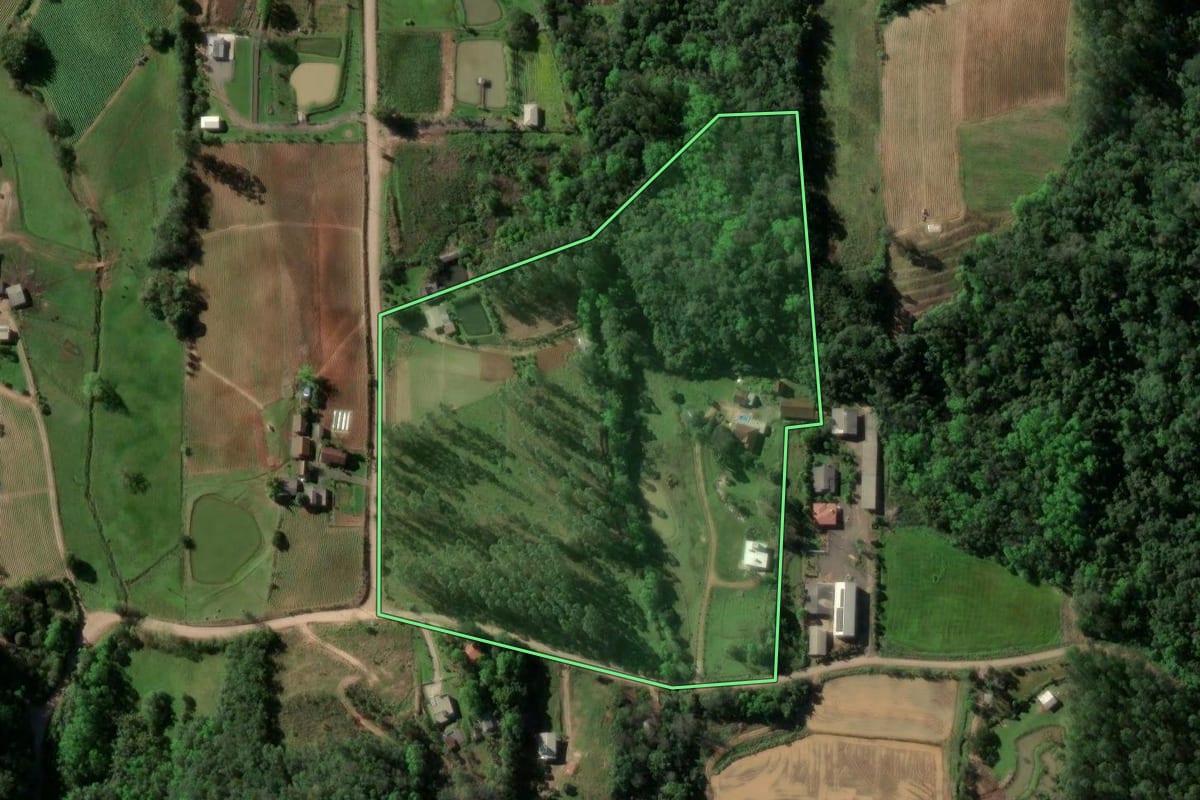 Imagem de satélite do imóvel rural em Venâncio Aires (RS), com o contorno declarado no CAR desenhado por cima.
