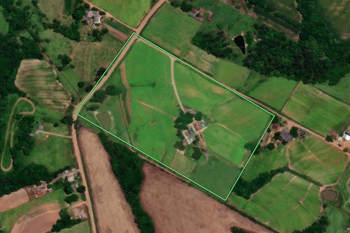Imagem de satélite do imóvel rural em Venâncio Aires (RS), com o contorno declarado no CAR desenhado por cima.