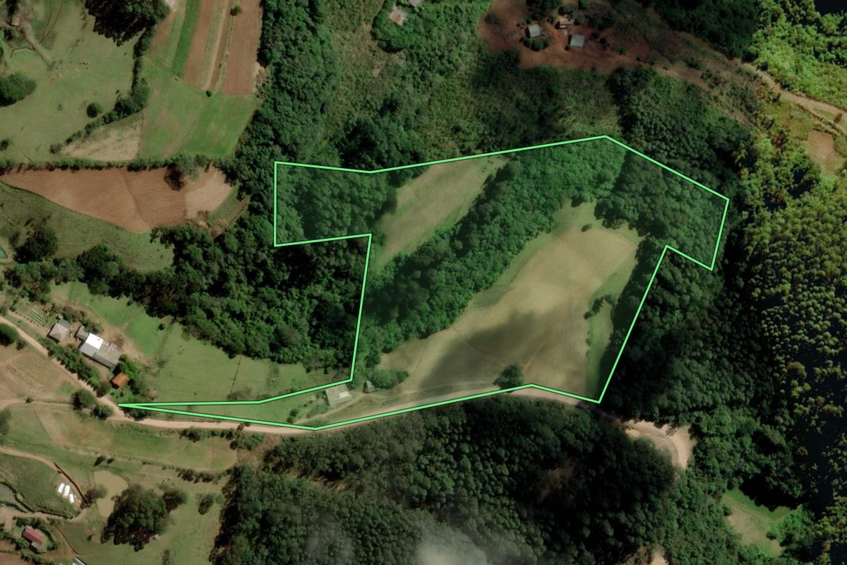 Imagem de satélite do imóvel rural em Venâncio Aires (RS), com o contorno declarado no CAR desenhado por cima.