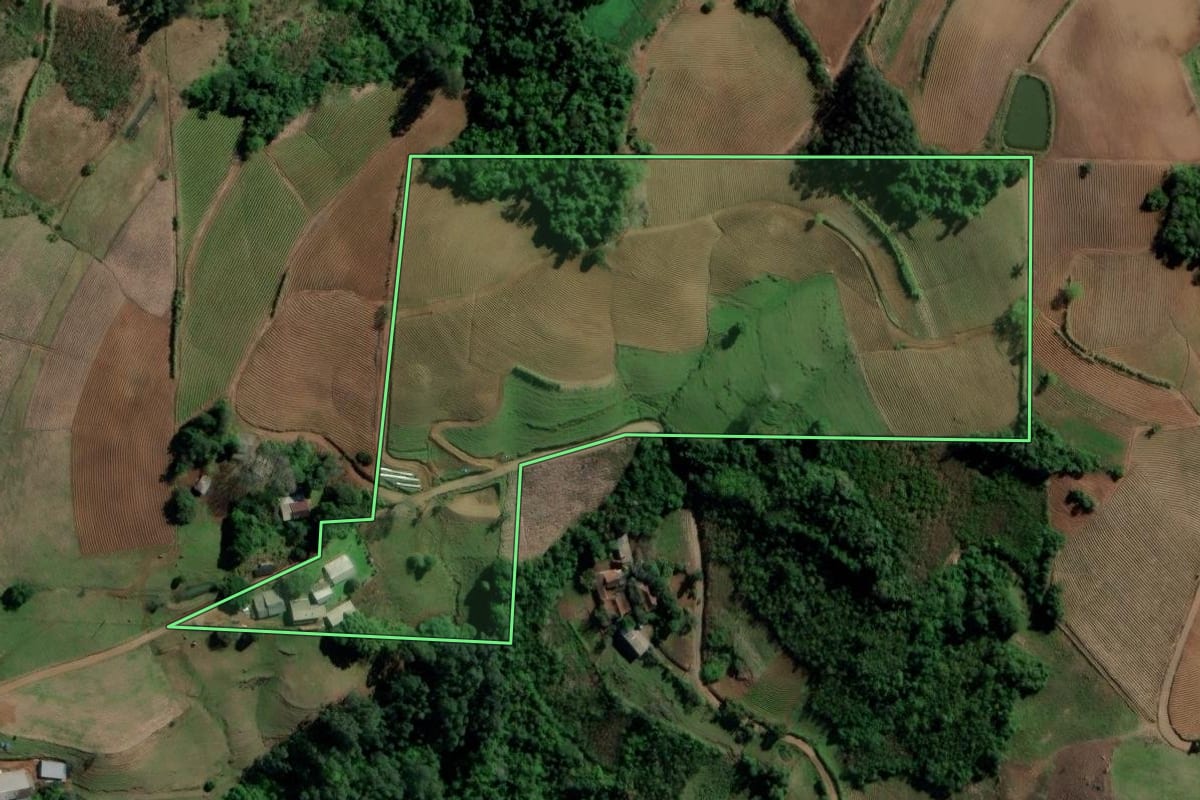 Imagem de satélite do imóvel rural em Venâncio Aires (RS), com o contorno declarado no CAR desenhado por cima.