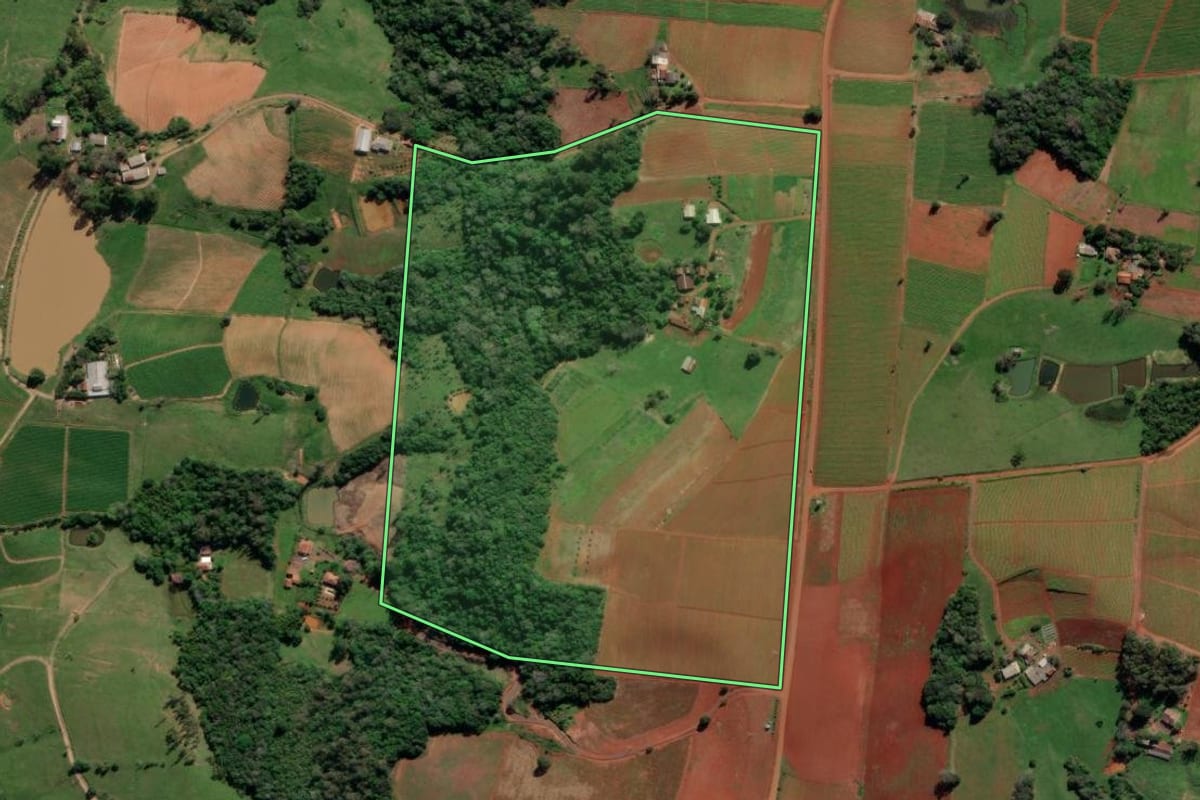 Imagem de satélite do imóvel rural em Venâncio Aires (RS), com o contorno declarado no CAR desenhado por cima.