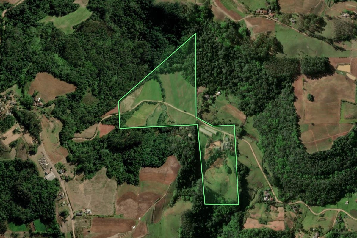 Imagem de satélite do imóvel rural em Venâncio Aires (RS), com o contorno declarado no CAR desenhado por cima.