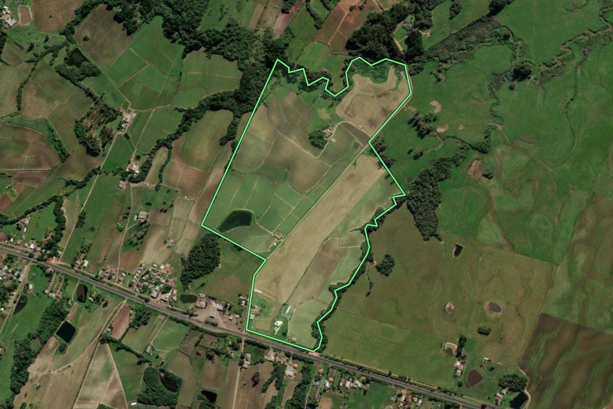 Imagem de satélite do imóvel rural em Venâncio Aires (RS), com o contorno declarado no CAR desenhado por cima.