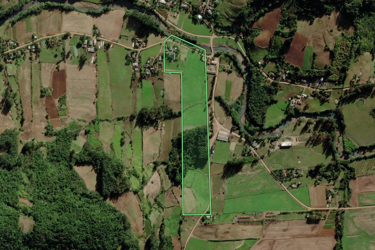 Imagem de satélite do imóvel rural em Venâncio Aires (RS), com o contorno declarado no CAR desenhado por cima.