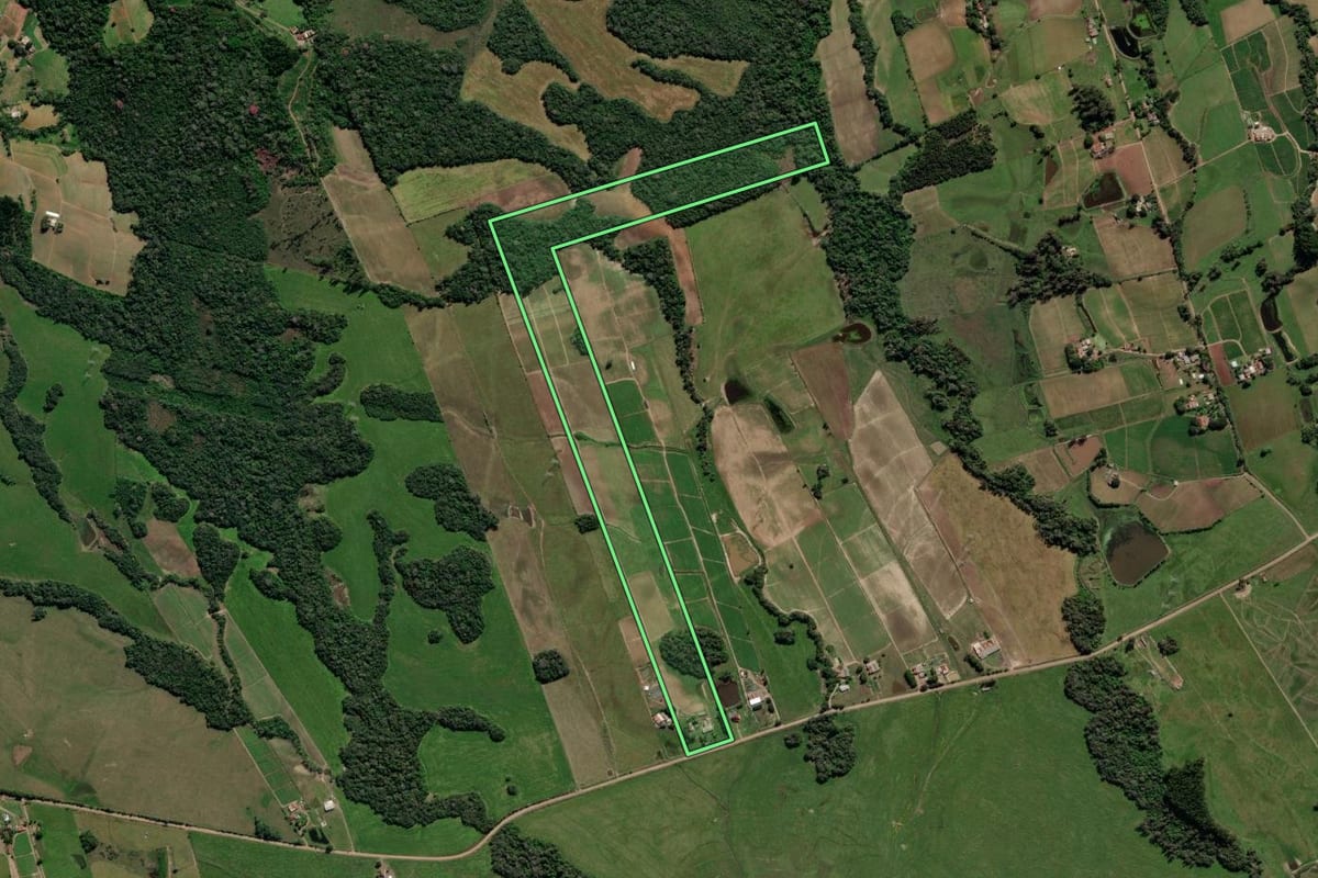 Imagem de satélite do imóvel rural em Venâncio Aires (RS), com o contorno declarado no CAR desenhado por cima.