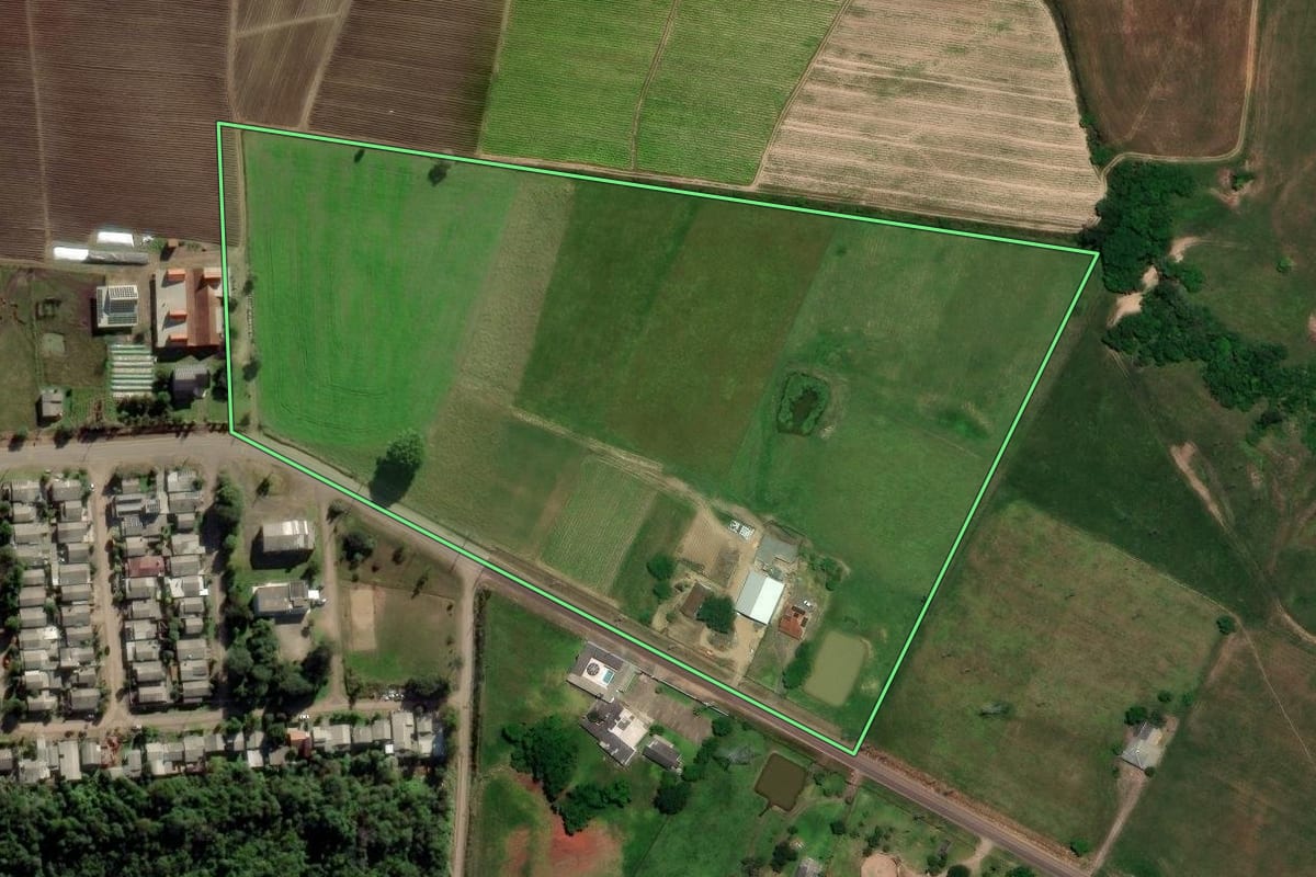 Imagem de satélite do imóvel rural em Venâncio Aires (RS), com o contorno declarado no CAR desenhado por cima.