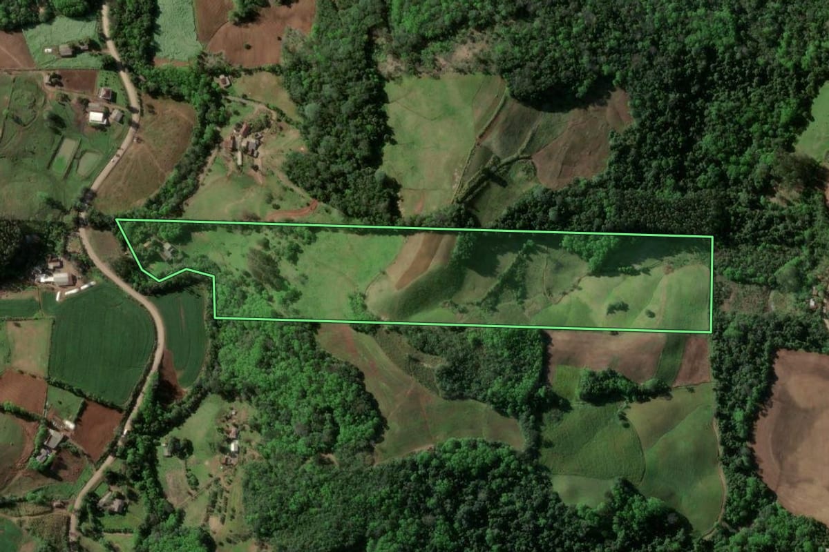 Imagem de satélite do imóvel rural em Venâncio Aires (RS), com o contorno declarado no CAR desenhado por cima.