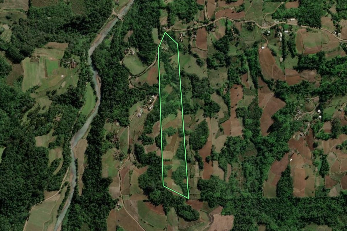 Imagem de satélite do imóvel rural em Venâncio Aires (RS), com o contorno declarado no CAR desenhado por cima.