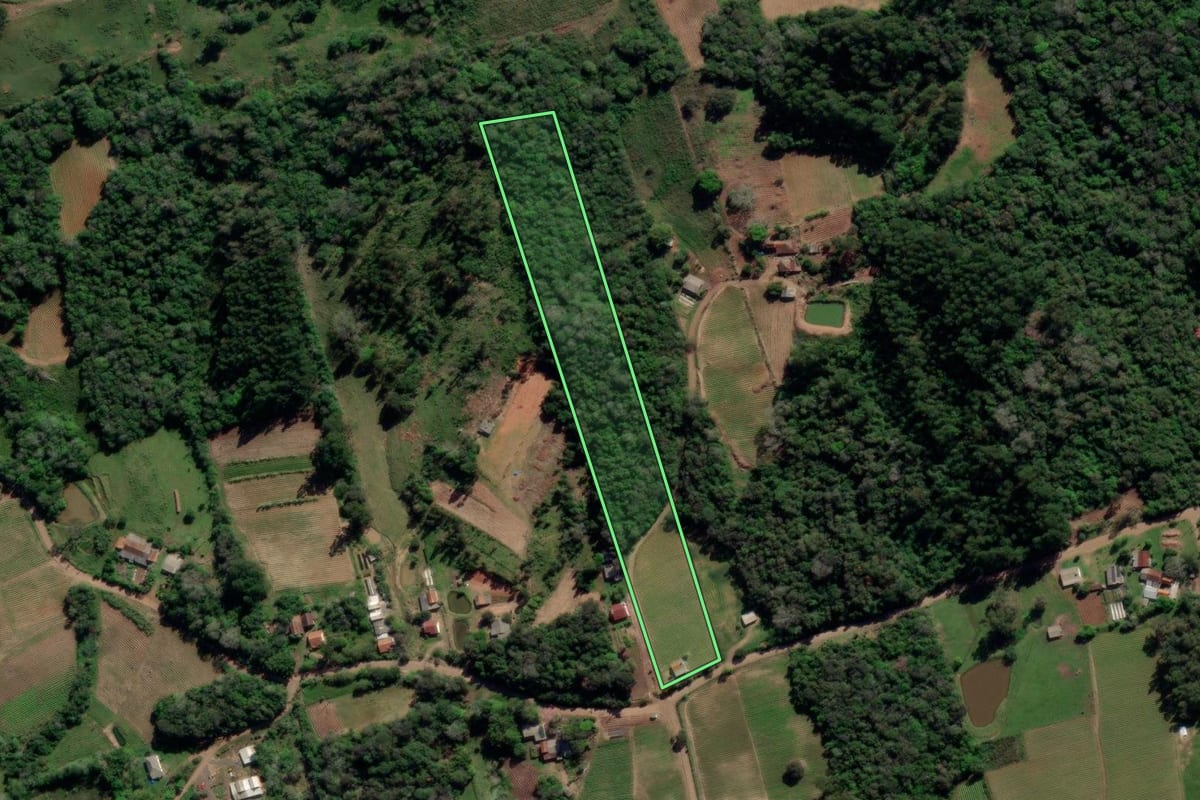 Imagem de satélite do imóvel rural em Venâncio Aires (RS), com o contorno declarado no CAR desenhado por cima.