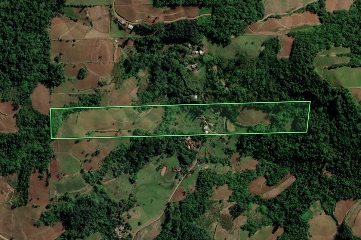 Imagem de satélite do imóvel rural em Venâncio Aires (RS), com o contorno declarado no CAR desenhado por cima.
