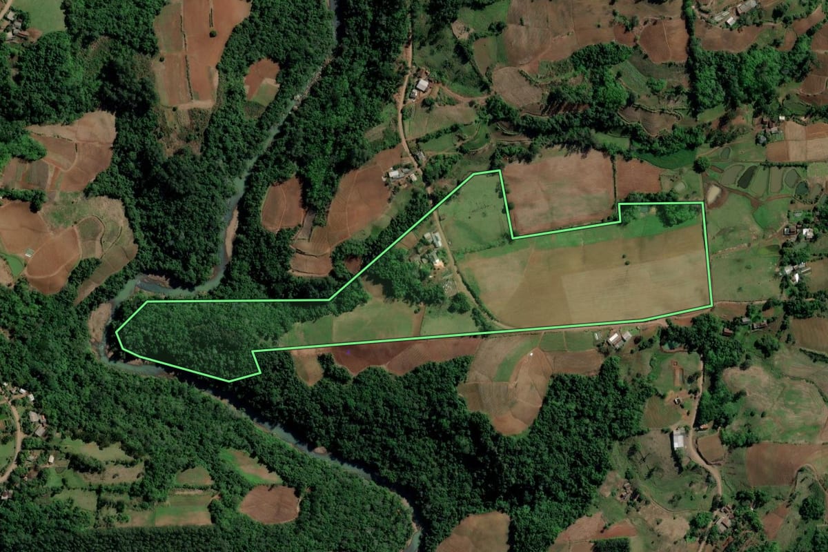 Imagem de satélite do imóvel rural em Venâncio Aires (RS), com o contorno declarado no CAR desenhado por cima.
