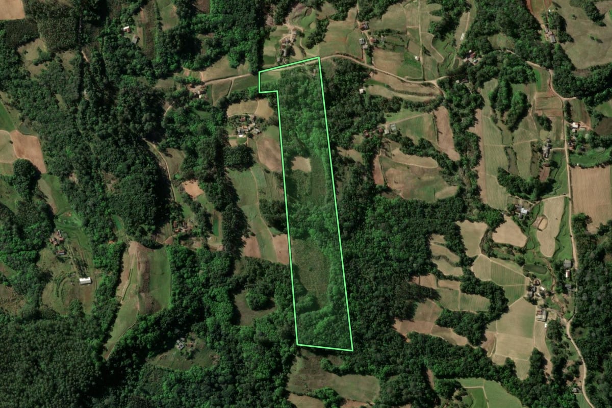 Imagem de satélite do imóvel rural em Venâncio Aires (RS), com o contorno declarado no CAR desenhado por cima.