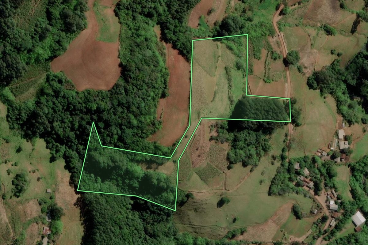 Imagem de satélite do imóvel rural em Venâncio Aires (RS), com o contorno declarado no CAR desenhado por cima.
