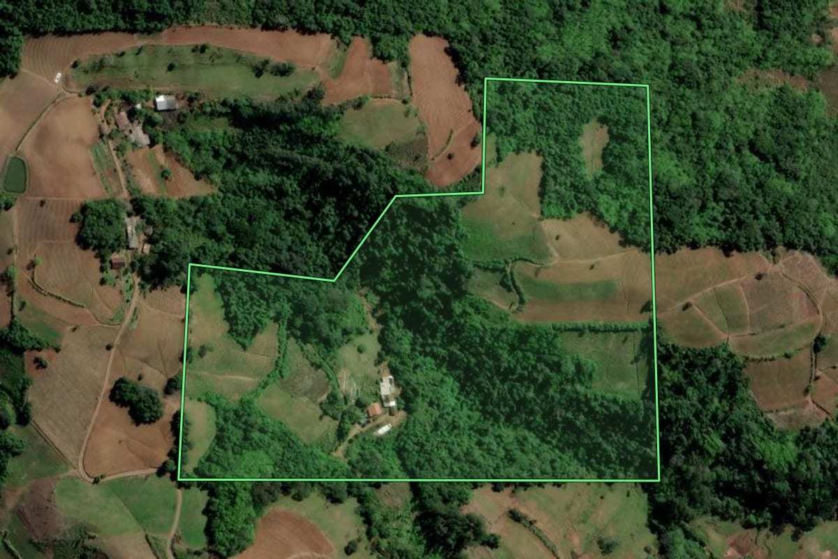Imagem de satélite do imóvel rural em Venâncio Aires (RS), com o contorno declarado no CAR desenhado por cima.