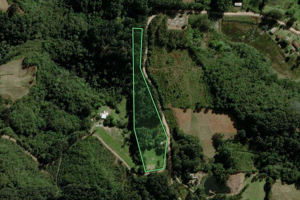 Imagem de satélite do imóvel rural em Venâncio Aires (RS), com o contorno declarado no CAR desenhado por cima.