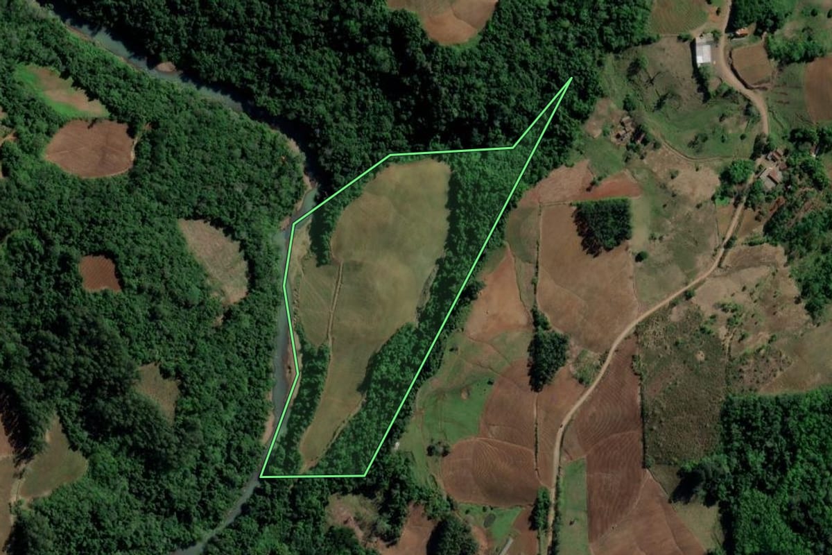 Imagem de satélite do imóvel rural em Venâncio Aires (RS), com o contorno declarado no CAR desenhado por cima.