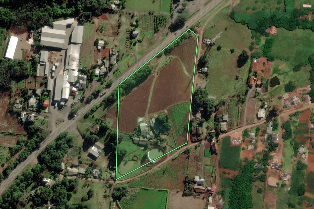 Imagem de satélite do imóvel rural em Venâncio Aires (RS), com o contorno declarado no CAR desenhado por cima.