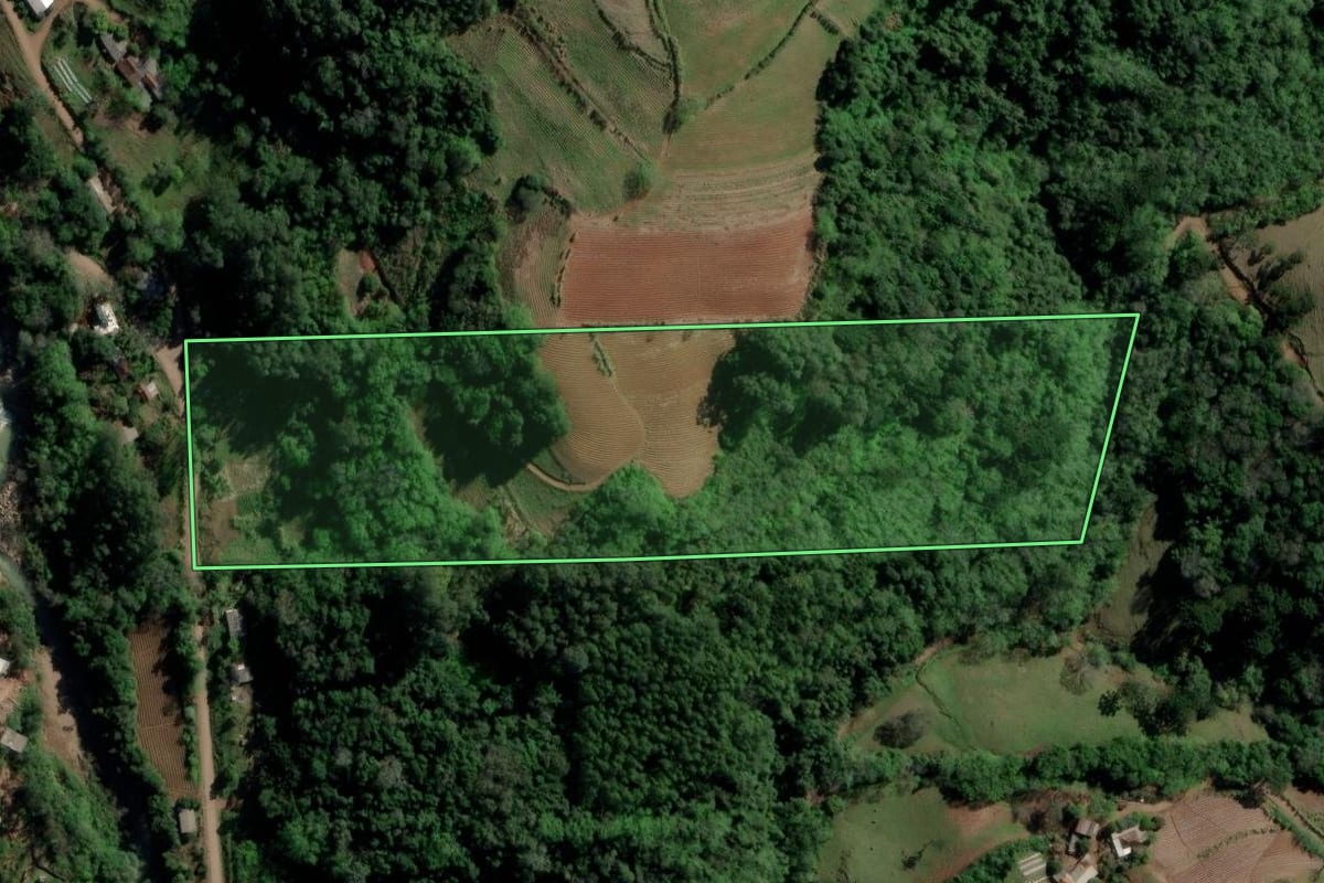 Imagem de satélite do imóvel rural em Venâncio Aires (RS), com o contorno declarado no CAR desenhado por cima.