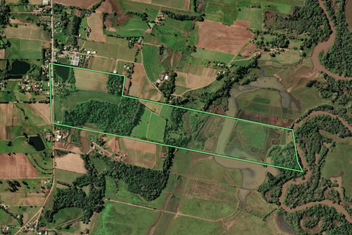Imagem de satélite do imóvel rural em Vera Cruz (RS), com o contorno declarado no CAR desenhado por cima.