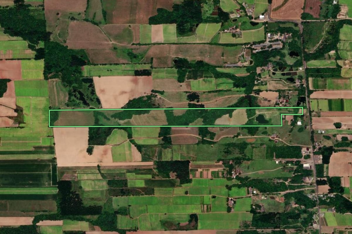 Imagem de satélite do imóvel rural em Vera Cruz (RS), com o contorno declarado no CAR desenhado por cima.