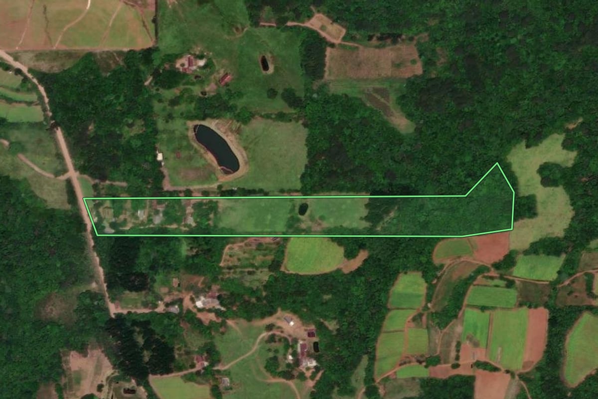 Imagem de satélite do imóvel rural em Vera Cruz (RS), com o contorno declarado no CAR desenhado por cima.