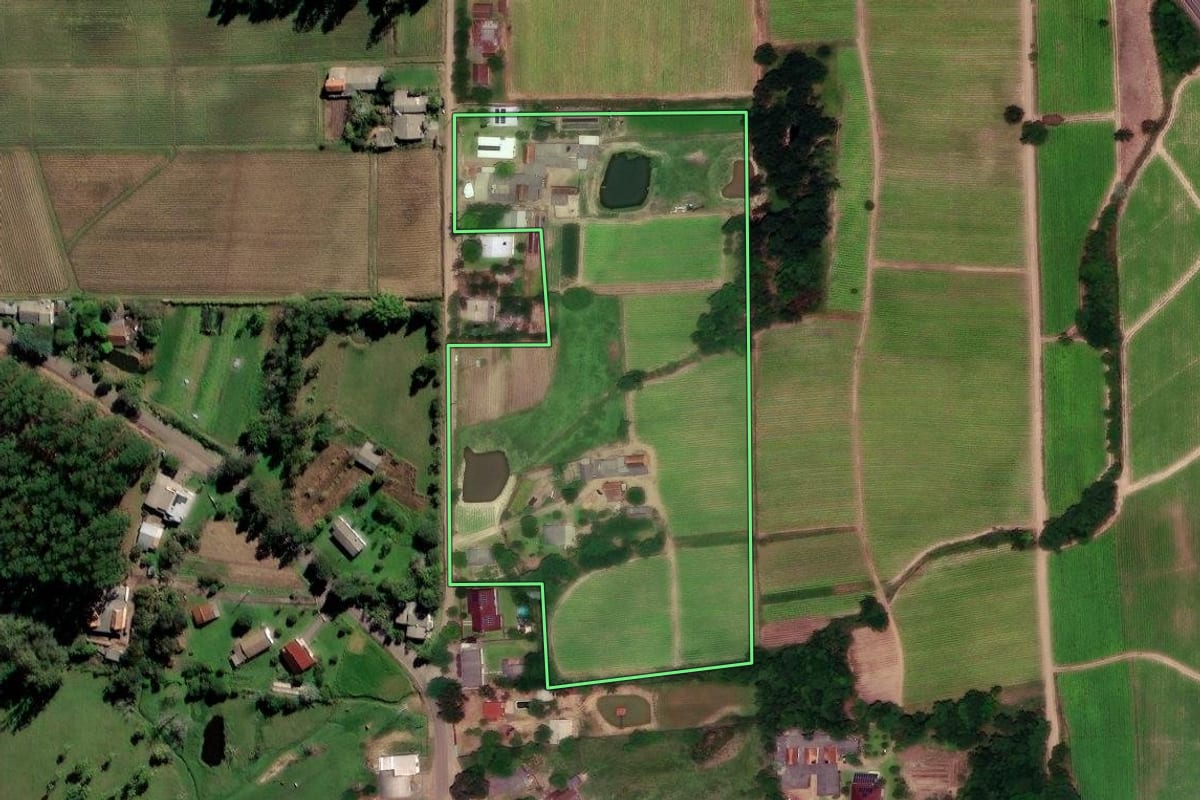 Imagem de satélite do imóvel rural em Vera Cruz (RS), com o contorno declarado no CAR desenhado por cima.