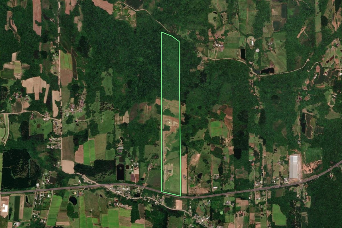 Imagem de satélite do imóvel rural em Vera Cruz (RS), com o contorno declarado no CAR desenhado por cima.
