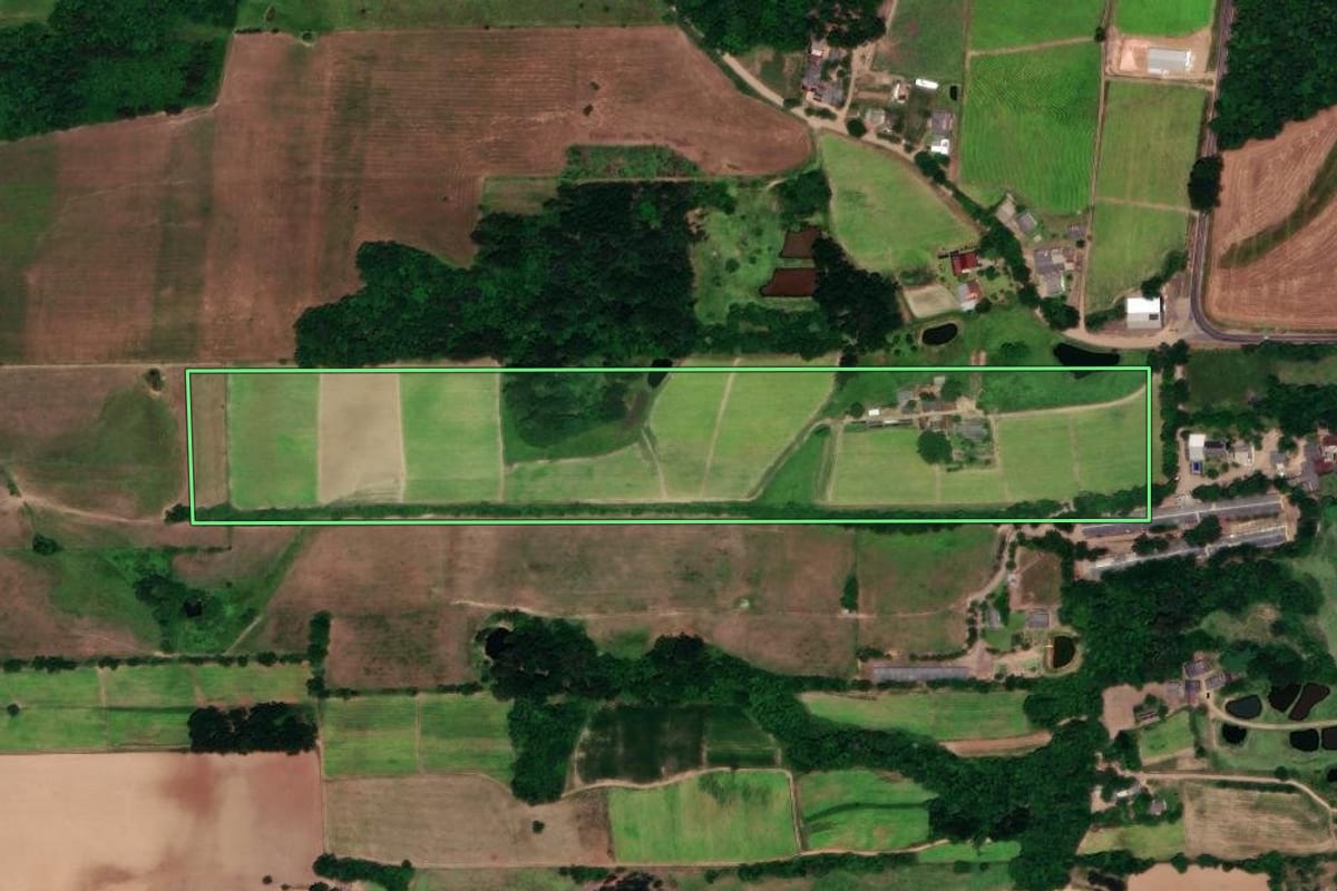 Imagem de satélite do imóvel rural em Vera Cruz (RS), com o contorno declarado no CAR desenhado por cima.