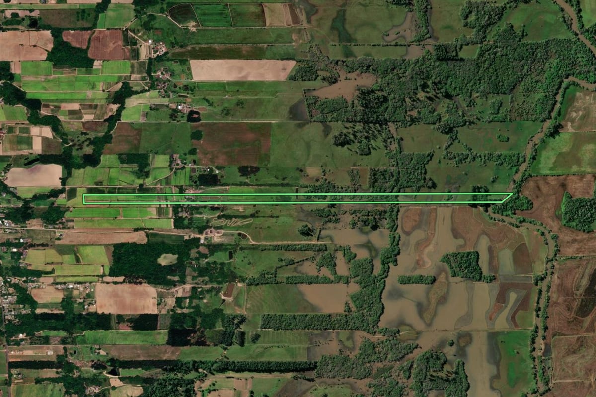 Imagem de satélite do imóvel rural em Vera Cruz (RS), com o contorno declarado no CAR desenhado por cima.