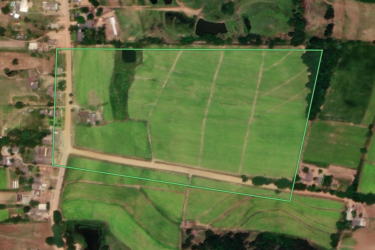 Imagem de satélite do imóvel rural em Vera Cruz (RS), com o contorno declarado no CAR desenhado por cima.
