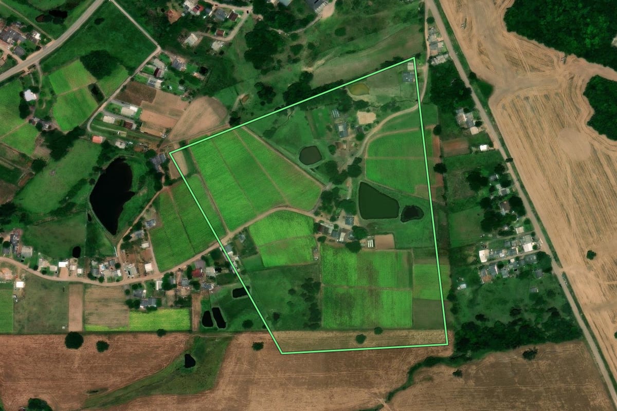 Imagem de satélite do imóvel rural em Vera Cruz (RS), com o contorno declarado no CAR desenhado por cima.