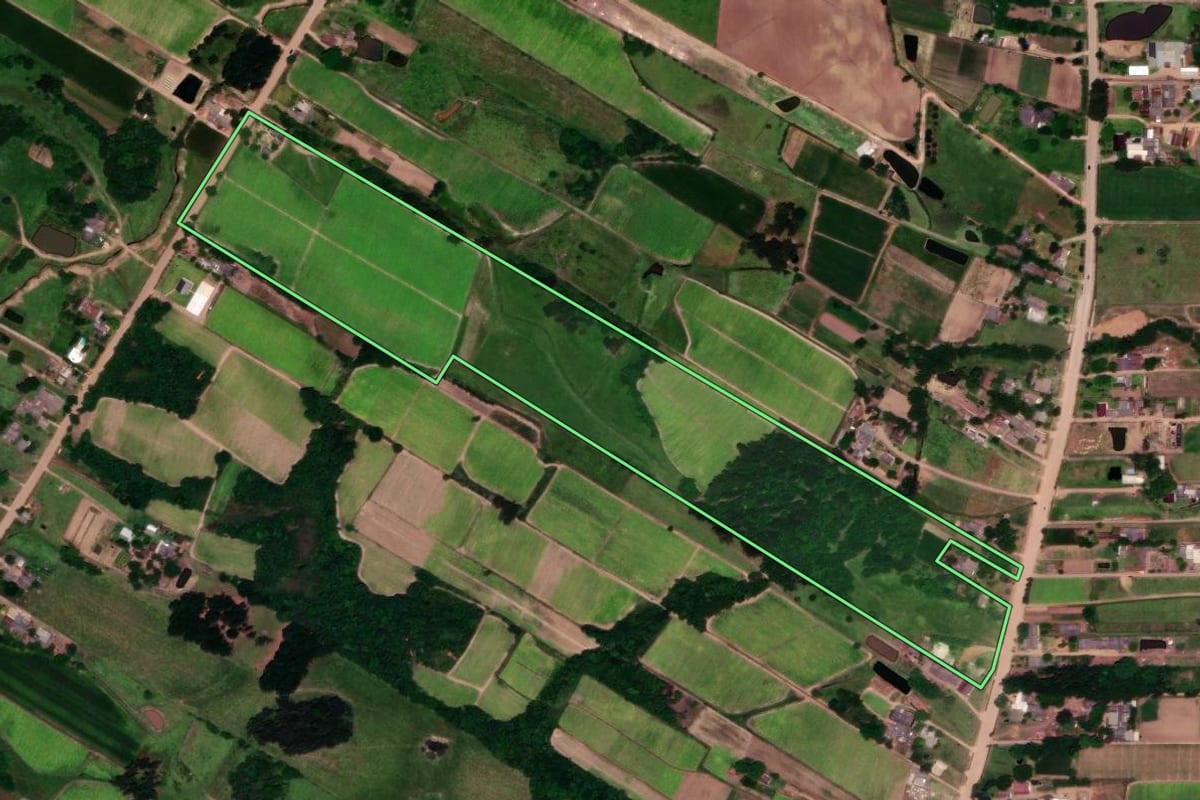 Imagem de satélite do imóvel rural em Vera Cruz (RS), com o contorno declarado no CAR desenhado por cima.