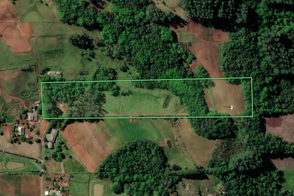 Imagem de satélite do imóvel rural em Vera Cruz (RS), com o contorno declarado no CAR desenhado por cima.