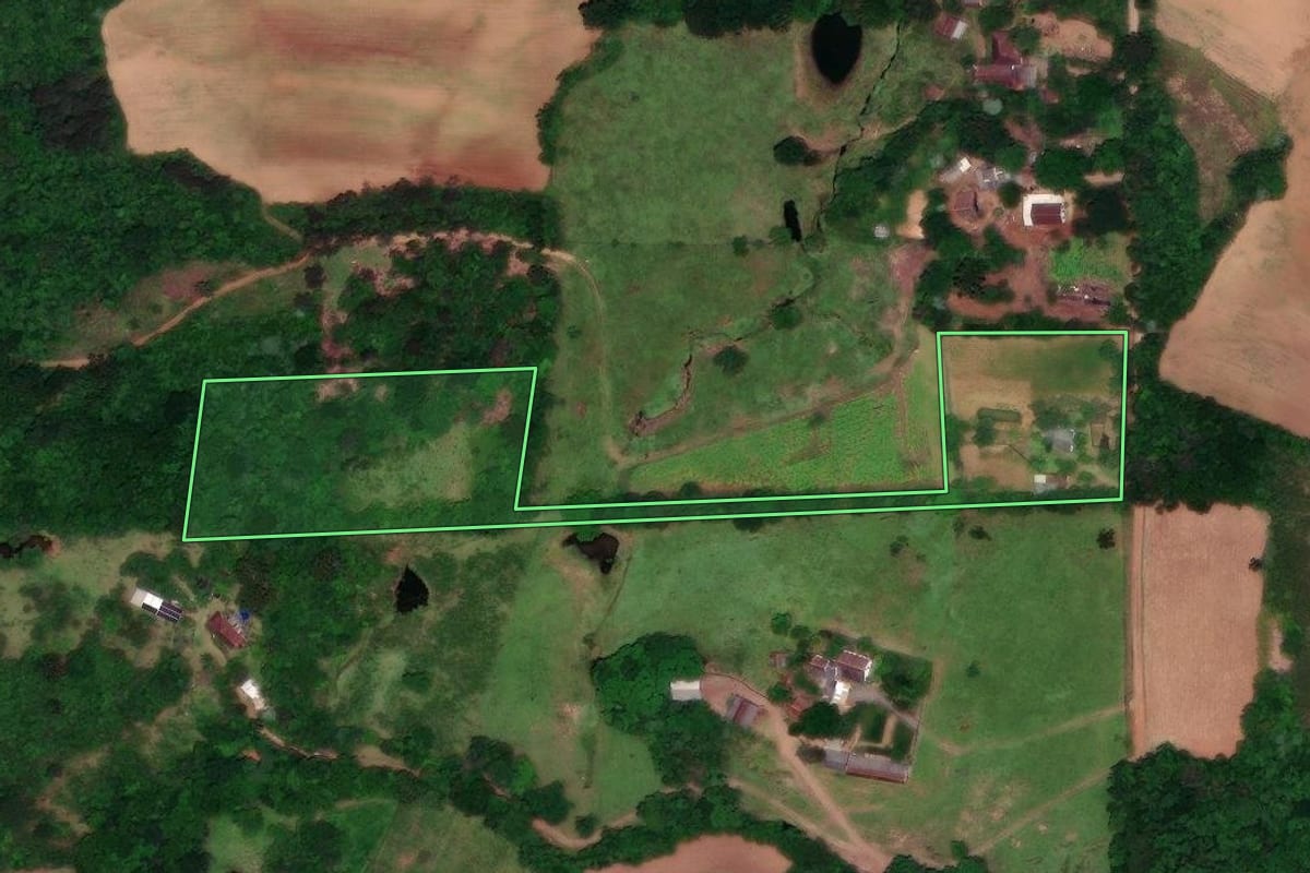 Imagem de satélite do imóvel rural em Vera Cruz (RS), com o contorno declarado no CAR desenhado por cima.
