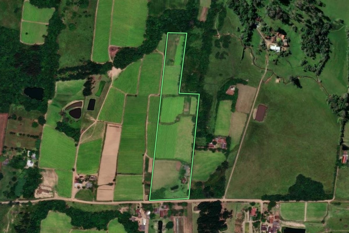 Imagem de satélite do imóvel rural em Vera Cruz (RS), com o contorno declarado no CAR desenhado por cima.