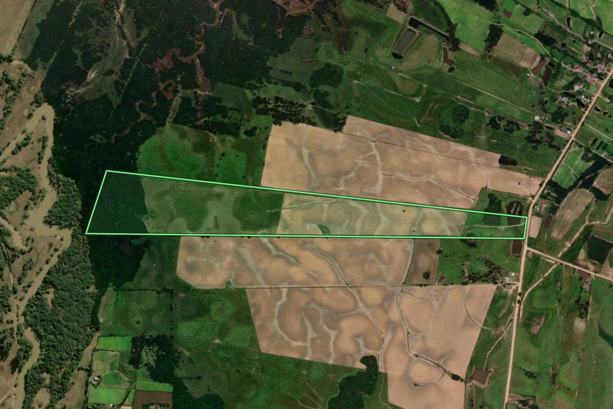 Imagem de satélite do imóvel rural em Vera Cruz (RS), com o contorno declarado no CAR desenhado por cima.