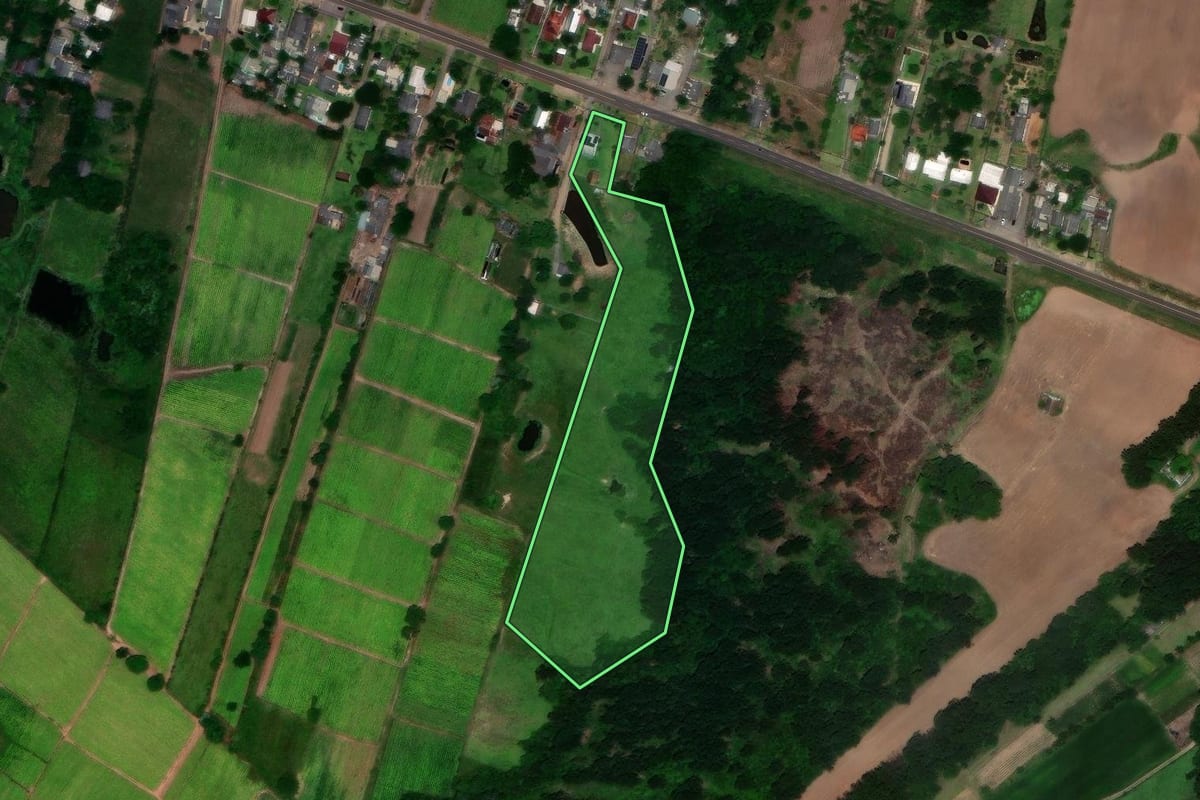 Imagem de satélite do imóvel rural em Vera Cruz (RS), com o contorno declarado no CAR desenhado por cima.