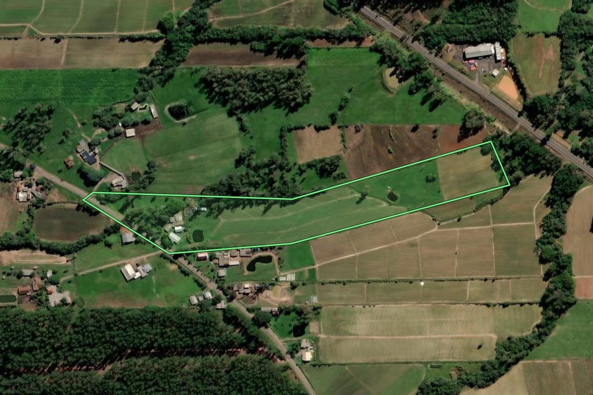 Imagem de satélite do imóvel rural em Vera Cruz (RS), com o contorno declarado no CAR desenhado por cima.