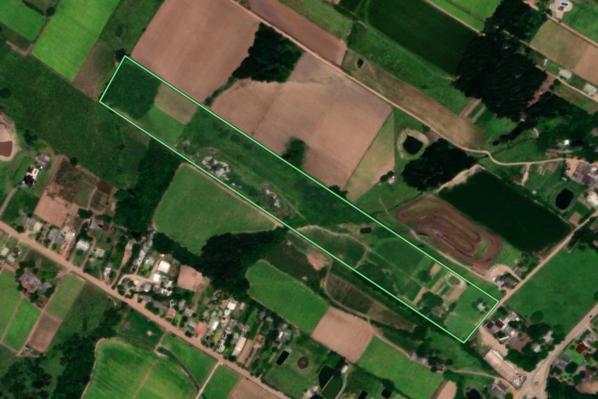 Imagem de satélite do imóvel rural em Vera Cruz (RS), com o contorno declarado no CAR desenhado por cima.