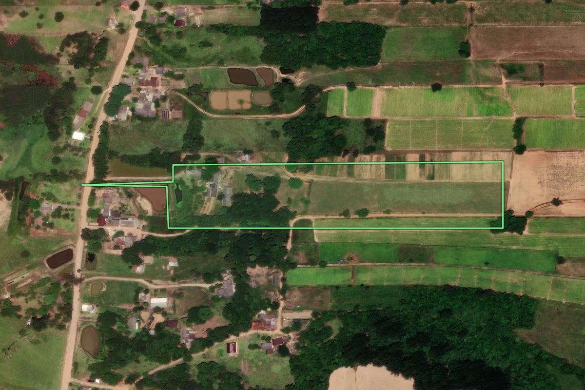 Imagem de satélite do imóvel rural em Vera Cruz (RS), com o contorno declarado no CAR desenhado por cima.