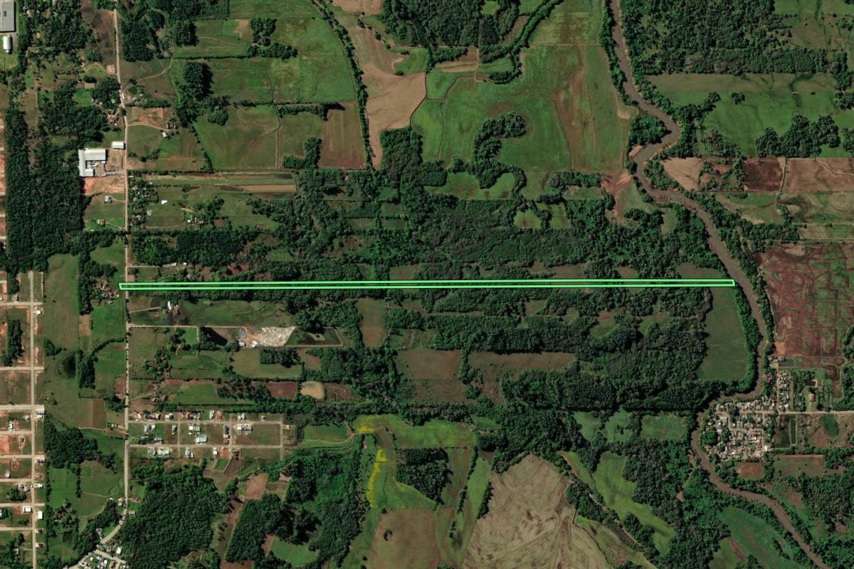 Imagem de satélite do imóvel rural em Vera Cruz (RS), com o contorno declarado no CAR desenhado por cima.