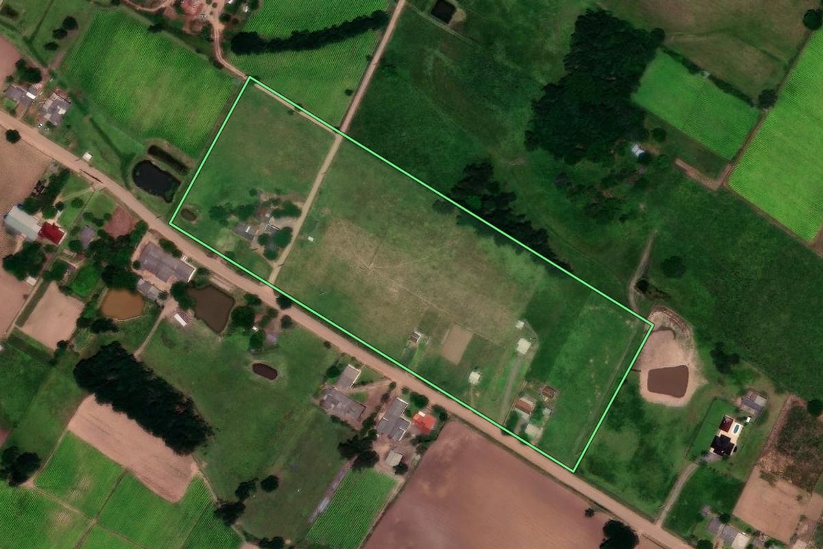 Imagem de satélite do imóvel rural em Vera Cruz (RS), com o contorno declarado no CAR desenhado por cima.
